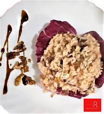 Chiudete con il coperchio e lasciate in cottura per qualche minuto. Risotto Con Radicchio Noci E Provola Blog Rosso Magic Cooker