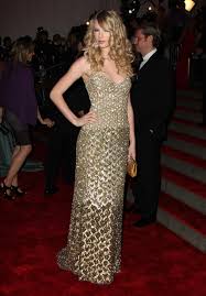 Taylor swift looked every bit the golden goddess when it came to her red carpet fashion for the 2013 american music awards. Taylor Swift Style Through The Years Taylor Swift Red Carpet Photos