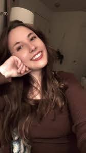 Ellie Shapiro's Instagram, Twitter & Facebook