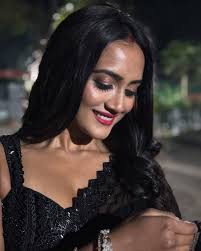 Batao which color is the saree ? . . #Amikashail #instagood