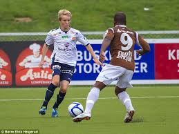 Jun 22, 2021 · tirsdag ettermiddag publiserte norges fotballforbund (nff) et innlegg hvor landslagsspillerne martin ødegaard og maren mjelde poserer med kapteinsbind i regnbuens farger. Meet Martin Odegaard The 15 Year Old Wonderkid Likened To Lionel Messi Set To Become Norway S Youngest Ever Player Daily Mail Online