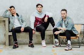 Originally a duo, vocalist jesus navarro and guitarist julio ramírez added guitarist and backing singer bibi marín to form a trio in 2004. Mexican Trio Reik Reflect On How They Ve Grown Over 15 Years Interview Billboard