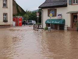 Im kreis lörrach bei freiburg gibt es nach starkem regen vielerorts hochwasser und überschwemmungen. Lorrach Hochwasser Hauingen Macht Druck Lorrach Verlagshaus Jaumann