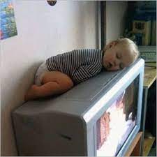 天使のような寝顔でムチャな体勢で寝てしまう子供たちの写真 赤ちゃんおもしろ画像 おもしろキッズ 赤ちゃん おもしろ