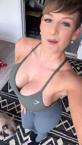 Yo I'm making a tessa Brooks fan chat message me saying "Tessa Brooks love"  then I'll put you in the group chat then add me as a fried first