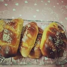 خبز بلحليب و الزبيب بالصور من Atouri Nadia Recipe In 2020 Hot Dog Buns Food Dog Bun