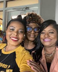 Malcolm Calhoun's Instagram, Twitter & Facebook