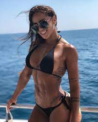 El futbolista chileno, arturo vidal, confirmó su nueva relación amorosa con sonia isaza, quien vive en españa y con quien estaría. Sonia Isaza On Instagram Un Tbt Fitness Models Models Fitness