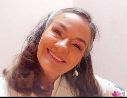 Elvira Monsell Actriz updated her cover photo.