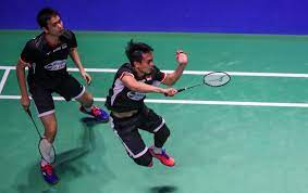 1 inch) high at the edges and 1.524 metres (5 ft.) high in the centre. News Bwf World Tour