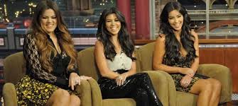 L'incroyable famille kardashian (keeping up with the kardashians) est une émission de téléréalité américaine qui suit le quotidien des familles kardashian et jenner, diffusée depuis le 14 octobre 2007 sur la chaîne e! L Incroyable Famille Kardashian L Emission S Arrete Apres 20 Saisons Mce Tv