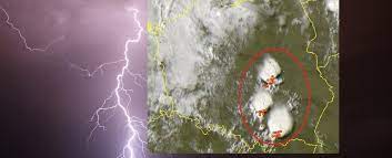 Radar opadów wskazuje, że strefa opadów przesuwająca się na wschód polski o godzinie 14:40 rozciągała się od podlasia przez mazowsze po górny śląsk i małopolskę. Burze Na Zywo W Polsce Relacja Z Przejscia Nawalnic 24 25 Czerwca 2021 Dobrapogoda24 Pl