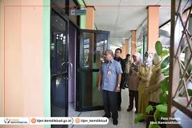 Check spelling or type a new query. Unbk Smp Hari Kedua Inspektur Jenderal Tinjau Smpn 8 Bogor