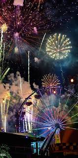 Pin By Karleen Roll On Voyageur Du Monde New Year Fireworks Fireworks Fireworks Display