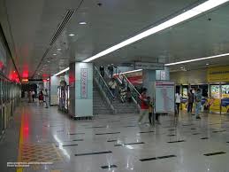 A famous lrt stopover, klcc lrt station is set close to the most famous kuala lumpur attractions, the petronas twin towers which is mere steps away from the station's entryway. Kelana Jaya Line Platform Of Klcc Lrt Station åŸŽä¸­åŸŽç«™ æ ¼å…°é‚£å†ä¹Ÿçº¿æœˆå° Mapio Net