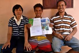 The indonesian consul general in osaka, mr mirza nurhidayat, who oversaw the return of mr aldi after his rescue, said that since the device was not a boat, it did not have any paddle or engine. Jugendlicher Uberlebte 49 Tage Auf Hoher See Kurier At