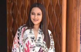 Sonakshi Chips In For Alia S Misu Initiative Indian News In Los Angeles Area The basic wardrobe is a kind of live concept, which exists with you and changes with you if necessary. los angeles indian community