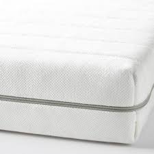 Für die 140x200 cm großen matratzen werden spezielle bettlaken benötigt die den maßen der matratze angepasst wurden. Malfors Schaummatratze Mittelfest Weiss 90x200 Cm Ikea Deutschland