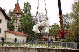 32 häuser zum kauf in waiblingen auf immobilo.de ✓ egal ob reihenhaus, einfamilienhaus oder stadtvilla ✓ mit immobilo.de das traumhaus finden und kaufen! Skulptur Fur Die Gartenschau In Waiblingen Das Weisse Haus Ist Gelandet Rems Murr Kreis Stuttgarter Nachrichten