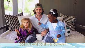 Thomas Rhett Hopes To Raise His Black Daughter To Have Open Conversations And Grow Up Proud Of Herself Music News Abc News Radio