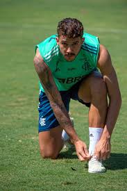 Utilize as setas do teclado para navegar no conteúdo ou tab para navegar entre os títulos. Gustavo Henrique Vai De Titularissimo No Santos A Reserva No Fla