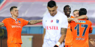 Ankara'dan şırnak'a giden ve tarım ve orman bakanı bekir pakdemirli'nin de yer aldığı uçak arızalanarak malatya erhaç havalimanı'na zorunlu iniş yaptı. Trabzonspor Basaksehir 0 2 Son Dakika Futbol Haberi
