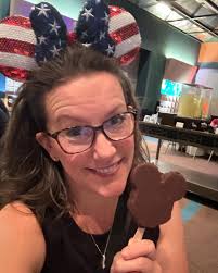 Grateful for America. 🇺🇸🫶🇺🇸 Happy 4th of July. ❤️🤍💙  #4thofjuly🇺🇸🇺🇸 #gratefulforamerica #reneefunk #waltdisneyworldresort  #disneyfamily #disneyfourthofjuly #disneyfireworks #holidaysatdisney