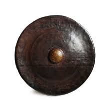 Seperti disebut di atas, alat musik ini adalah elemen penting dari pagelaran musik gamelan bali. Vintage Balinese Bronze Gong Original Indonesian Bronze Mixed Metal Gong These Hand Pounded Gongs Are Used In Traditional Cere Balinese Functional Art Bronze