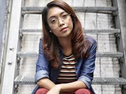 Malah, selebriti berusia 55 tahun ini mengakui memberi kebebasan namun semuanya masih terkawal. Comel Bak Artis Korea Anak Zulkifli M Osman Falla Zully Jadi Penyanyi