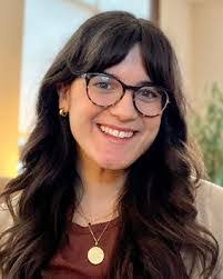 Ali Ross's Instagram, Twitter & Facebook