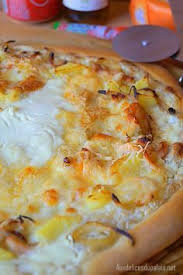 Pizza Savoyarde Facon Tartiflette Aux Delices Du Palais Pizza Savoyarde Recettes De Cuisine Recette Pizza