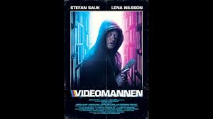 För den breda publiken är han mest känd som galningen i det kultförklarade inslaget tillfälligt avbrott i. I Morgon Har Videomannen Premiar Se Stefan Sauk Som Alkoholiserad Vhs Samlare Feber Film Tv