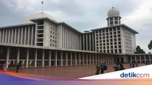 Dia merupakan seorang arsitek otodidak. Bakal Ada Skybridge Dari Masjid Istiqlal Ke Monas