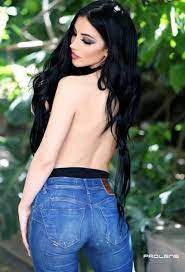 mia tawk ميا طوق ويكيبيديا وحساباتها على السوشيال ميديا tops strapless top women