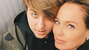 Sonia bruganelli conquista instagram mostrandosi per la prima volta. Chi E Davide Bonolis Figlio Di Paolo E Sonia Bruganelli Eta E Instagram