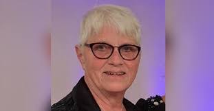 Michelle Dingman's Instagram, Twitter & Facebook