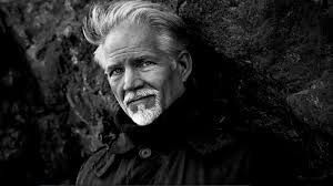 Har Byron Sharp hål i prefrontalloben?