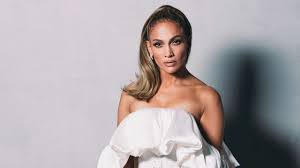 She hits the gym hard to maintain the hourglass shape figure. Jennifer Lopez Gives Inspiring Speech As She Wins People S Icon Of 2020 At Pca