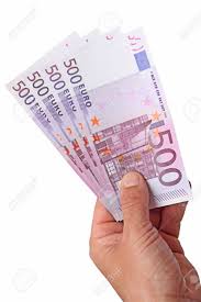 Mehrere tage später lösten die banknoten eine abflussverstopfung in drei restaurants aus, die sich in der nähe der bank. Geld 500 Euro Banknoten In Der Hand Das Bild Wird Auf Einem Weissen Hintergrund Lizenzfreie Fotos Bilder Und Stock Fotografie Image 27789646