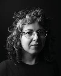 Qui sont les artistes de Vibrance & vacarme? (partie 2) À propos de  Michelle Michelle Lacombe (elle, accords féminins) vit et travaille à  Tiohtià:ke/Montréal. Depuis plus de 15 ans, elle développe une