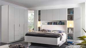 Das bett ist mit einer schrankwand verbunden und kann dort untergebracht werden. Schlafzimmer Set Mafis Bett Schrank In Grau Und Weiss