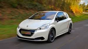 The final production version of the peugeot 208 gti has been shown at the paris motor show, a model which promises to regenerating the values of the iconic 205 gti. Peugeot 208 Hybrid Fe 2014 Review Auto Express