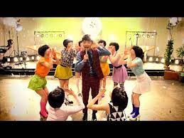 新郎新婦の生い立ちを振り返る 結婚式の演出では定番のプロフィールムービー上映 構成や曲選びなど 迷われる方も多いのではないでしょうか プロフィールビデオを作成する際の注意点から 曲選びのコツやテクニックをふまえて オススメ曲をご紹介 後半には スマホで