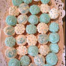 Each cookie arrangement is made with care featuring beautiful bright colors and unique designs like bouncin' baby boy gift basket or our new it's a boy cookie bouquet. Ghim Cá»§a Anina Z Tren Robin Schwochery Creations Cupcake