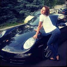 Стала известной актрисой кино и театра, продюсером, прекрасной матерью. Kak Ombudsmen Dnr U Zaharchenko Na Porsh Nasos La Ilya Zuev