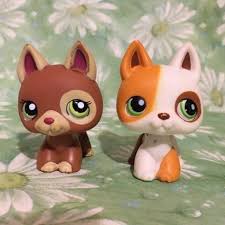 Littlest Pet Shop Pair Of Mixed Generation German Shepherds One Has Rare Magnet In The Foot They Both Have Bobble Heads And C Pet Shop Littlest Pet Shop Pets