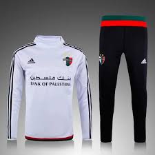 Neben großen vereinen wie bayern münchen, barcelona oder real madrid kannst du auch viele fußball trikot von internationalen teams der. Pin Auf Soccer Shoes