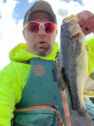 What are good bass fishing spots near Seattle?