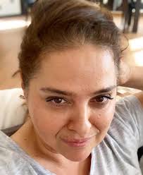 İlk oyunculuk deneyimini 2012 yılında rol aldığı aşkın halleri dizisi ile. Bay Yanlis Dizisi Nevin Feri Baycu Guler Nereden Mezun Olmustur Biyografi Sitesi