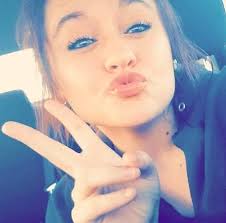 Photographer for maternity photos near lake?